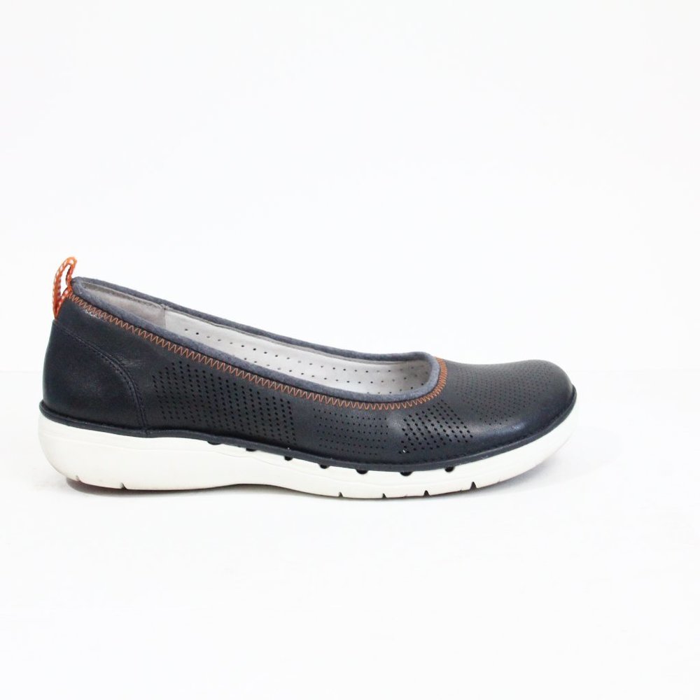 Clarks Artisan Leather Shoes Slip on Sneaker Women sz 8 Blue Wedge